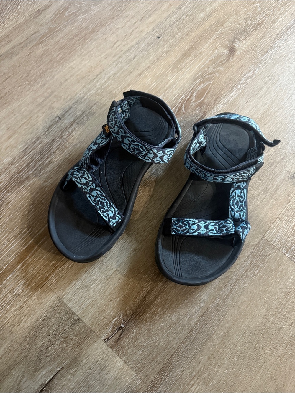 Teva outdoor sandals Velcro strap